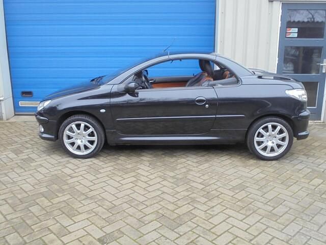 Occasion Peugeot 206 CC 136 PK (100 kW) 2003 Zwart (metallic) Cabriolet