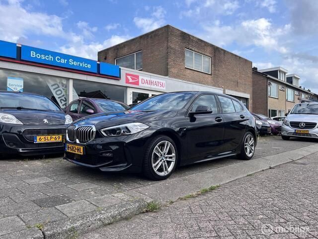Zwart Gebruikt 2020 BMW 118 Executive Hatchback | € 27.950 (Duur) - Afbeelding 1/4
