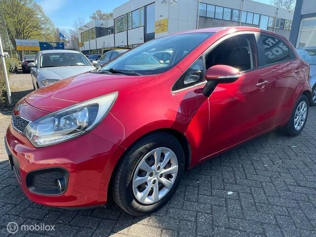 Rood Gebruikt 2012 Kia Rio Comfort Hatchback | € 4.490 (Eerlijke prijs) - Afbeelding 1/4