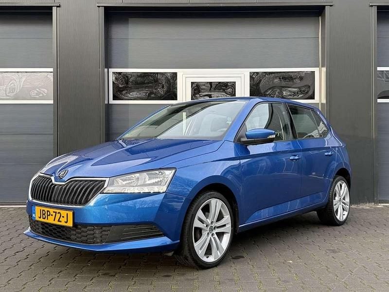 Blauw Occasion 2019 Skoda Fabia Active Hatchback | € 8.450 (Super prijs) - Afbeelding 1/4