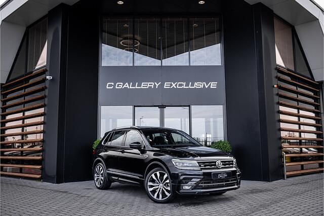 Zwart Occasion 2019 VW Tiguan Highline SUV | € 32.495 (Super prijs) - Afbeelding 1/4