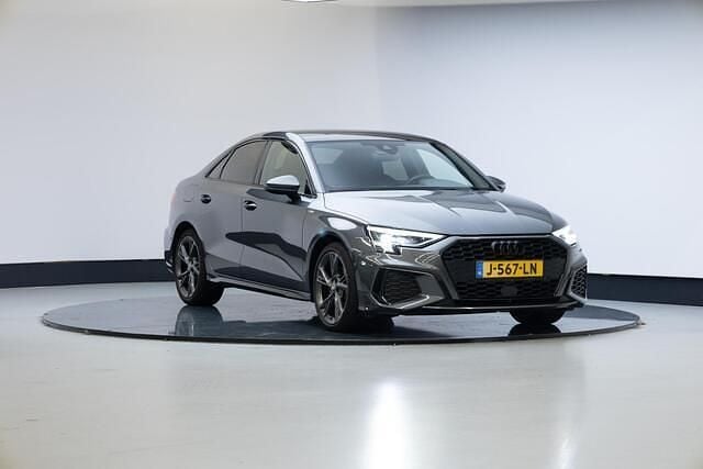 Grijs Gebruikt 2020 Audi A3 S-Line Sedan | € 32.950 (Duur) - Afbeelding 1/4