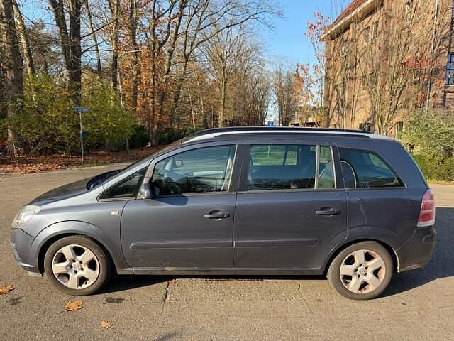 Grijs (metallic) Gebruikt 2006 Opel Zafira Enjoy MPV | € 1.250 (Eerlijke prijs) - Afbeelding 1/2