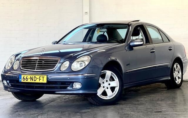 Blauw Gebruikt 2003 Mercedes E320 Avantgarde Sedan | € 5.750 (Eerlijke prijs) - Afbeelding 1/4