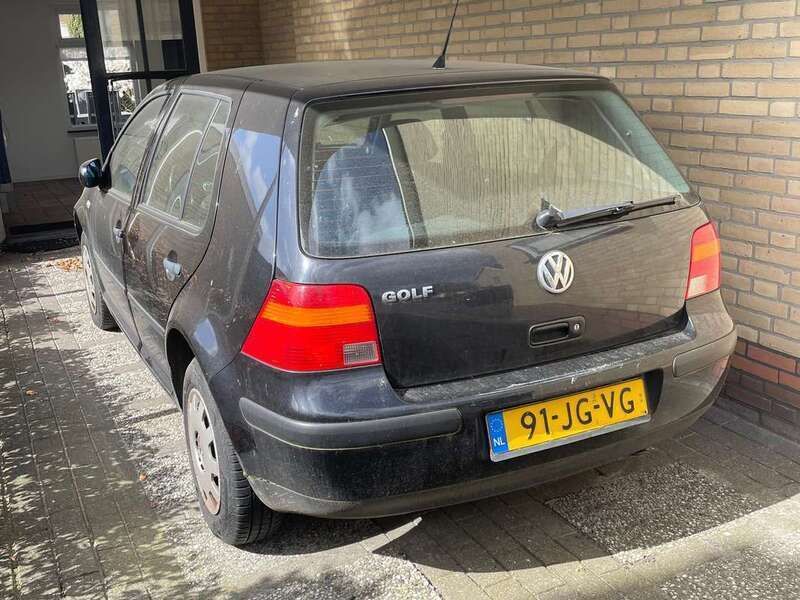 Zwart Gebruikt 2002 VW Golf IV Hatchback | € 1.199 (Goede deal) - Afbeelding 1/4