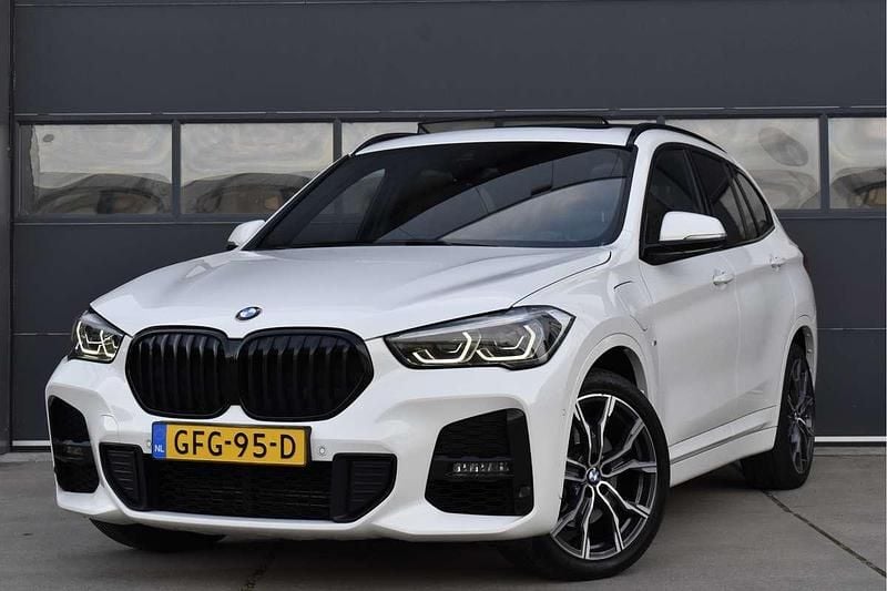Wit Gebruikt 2021 BMW X1 Executive SUV | € 26.950 (Eerlijke prijs) - Afbeelding 1/4