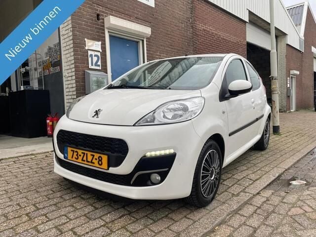 Wit Gebruikt 2013 Peugeot 107 Sportium Hatchback | € 3.249 (Eerlijke prijs) - Afbeelding 1/4