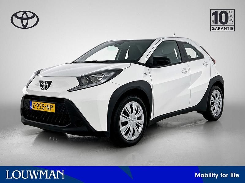 Wit Gebruikt 2024 Toyota Aygo X Play SUV | € 17.990 - Afbeelding 1/4
