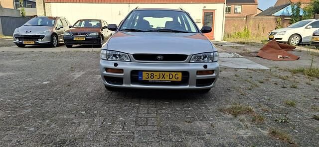 Grijs Gebruikt 2000 Subaru Impreza Stationwagen | € 4.750 - Afbeelding 1/3