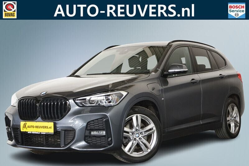 Grijs Gebruikt 2021 BMW X1 M Sport SUV | € 31.900 (Eerlijke prijs) - Afbeelding 1/4