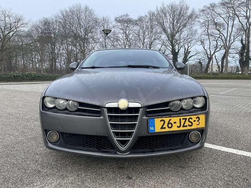 Grijs Occasion 2009 Alfa Romeo 159 Progression Stationwagen | € 1.950 (Eerlijke prijs) - Afbeelding 1/4
