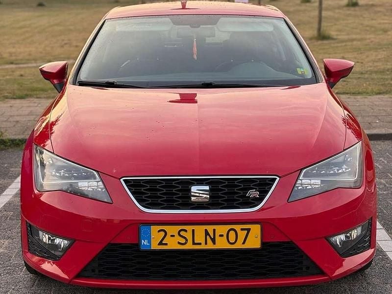Rood Occasion 2013 Seat Leon FR Hatchback | € 6.950 (Eerlijke prijs) - Afbeelding 1/4