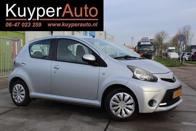 Grijs Gebruikt 2014 Toyota Aygo Hatchback | € 5.995 (Goede deal) - Afbeelding 1/4