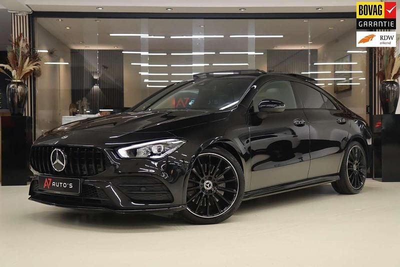 Zwart Gebruikt 2020 Mercedes CLA250 Premium Plus Sedan | € 34.950 (Eerlijke prijs) - Afbeelding 1/4