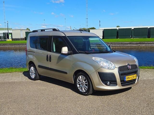 Grijs Gebruikt 2013 Fiat Doblò Dynamic MPV | € 5.450 (Eerlijke prijs) - Afbeelding 1/4