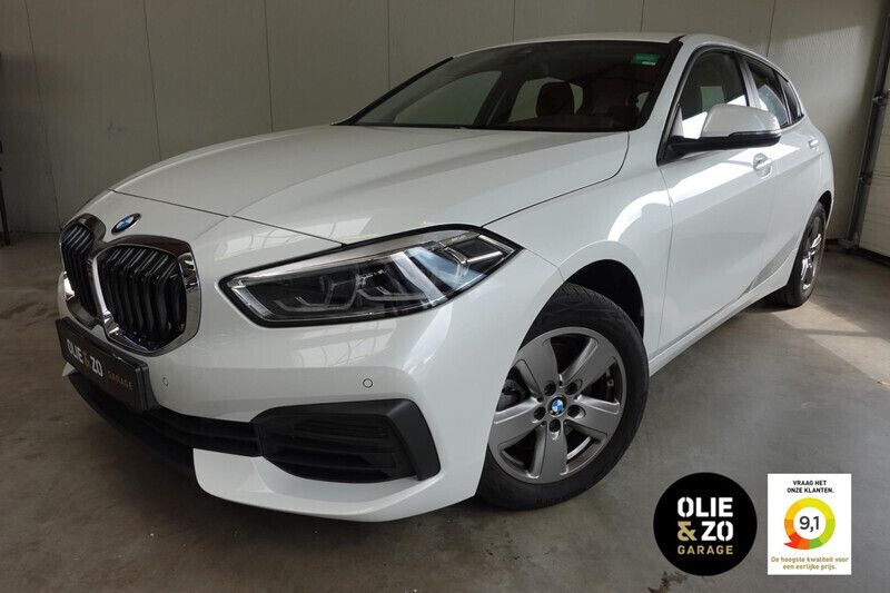 Wit Gebruikt 2022 BMW 118 Hatchback | € 27.500 (Eerlijke prijs) - Afbeelding 1/4