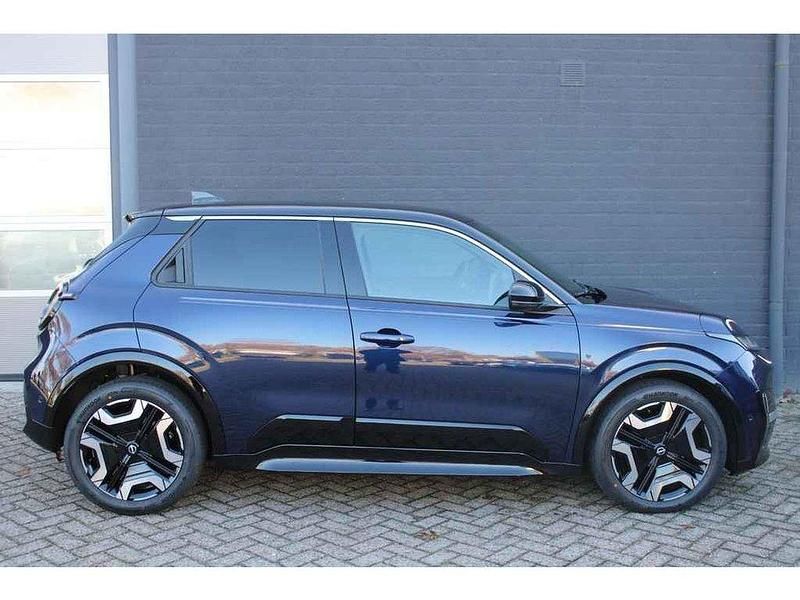 Nieuw Nissan Micra Evolve 110 kW (150 PK) 2025 Noble marine metallic + black roof (donker bl Hatchback