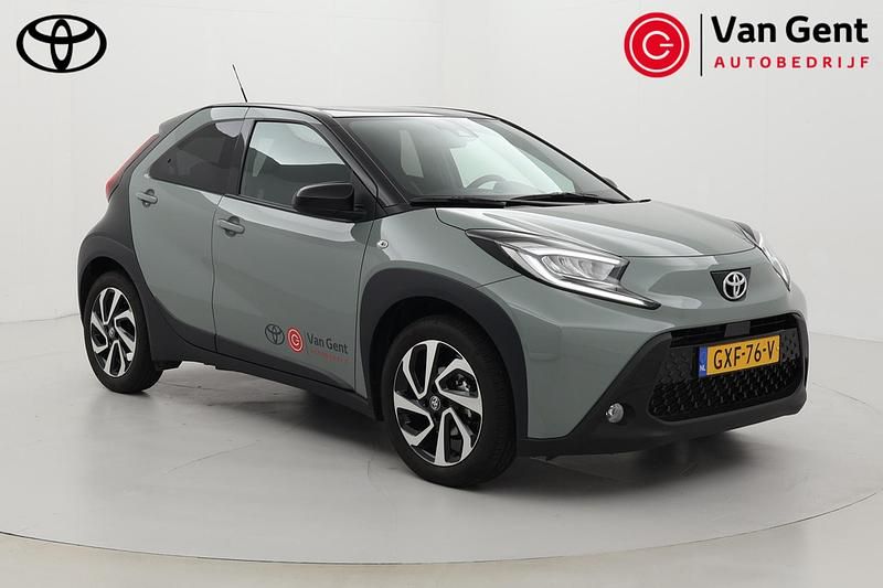 Groen Gebruikt 2025 Toyota Aygo X Pulse SUV | € 22.999 - Afbeelding 1/4
