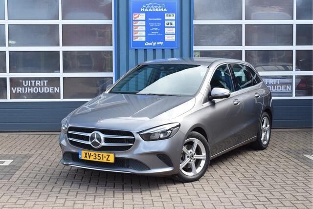 Grijs Gebruikt 2019 Mercedes B180 Premium MPV | € 21.999 (Eerlijke prijs) - Afbeelding 1/4