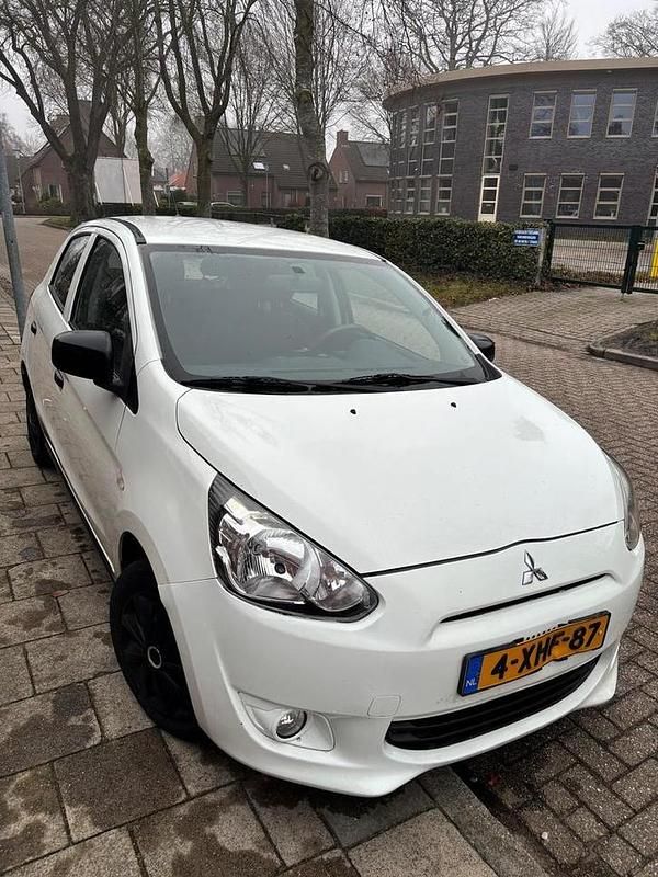 Wit Occasion 2014 Mitsubishi Space Star Inform Hatchback | € 4.750 (Eerlijke prijs) - Afbeelding 1/4