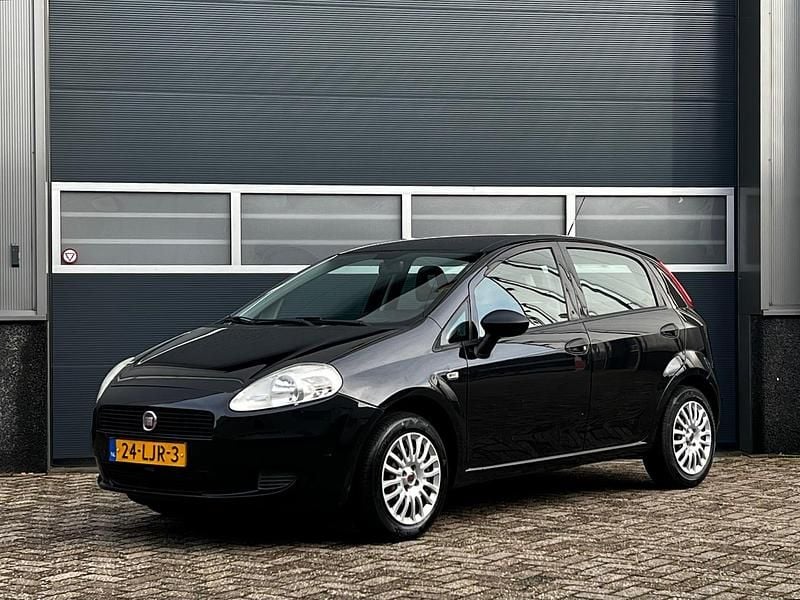 Zwart Gebruikt 2010 Fiat Punto Hatchback | € 2.250 (Goede deal) - Afbeelding 1/4