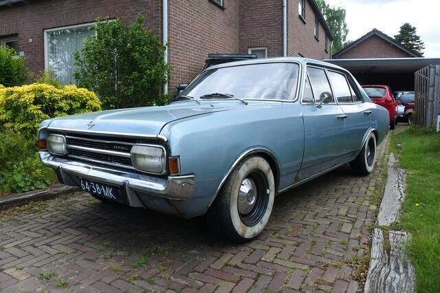 Blauw Gebruikt 1970 Opel Rekord Sedan | € 2.950 - Afbeelding 1/4