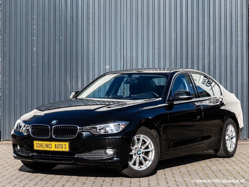 Zwart Gebruikt 2013 BMW 316 Sedan | € 13.450 (Eerlijke prijs) - Afbeelding 1/4