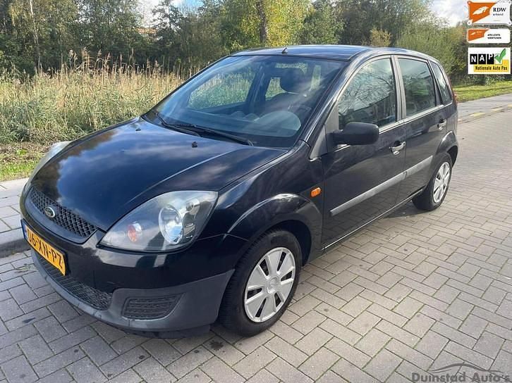 Zwart Occasion 2007 Ford Fiesta Hatchback | € 1.999 (Eerlijke prijs) - Afbeelding 1/4