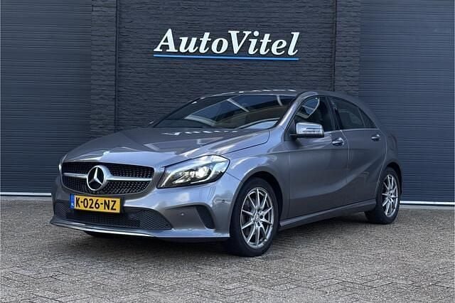 Grijs Gebruikt 2015 Mercedes A200 Ambition Hatchback | € 11.745 (Super prijs) - Afbeelding 1/4