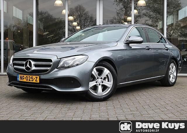 Grijs Gebruikt 2016 Mercedes E200 Avantgarde Sedan | € 23.950 (Goede deal) - Afbeelding 1/4