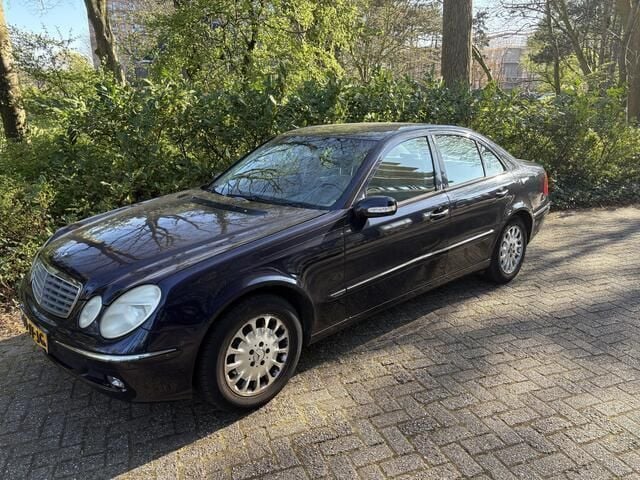 Blauw Gebruikt 2002 Mercedes E240 Avantgarde Sedan | € 2.745 (Goede deal) - Afbeelding 1/4