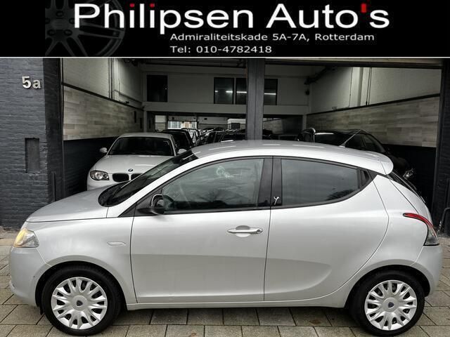 Grijs Gebruikt 2011 Lancia Ypsilon Silver Hatchback | € 3.940 (Eerlijke prijs) - Afbeelding 1/4