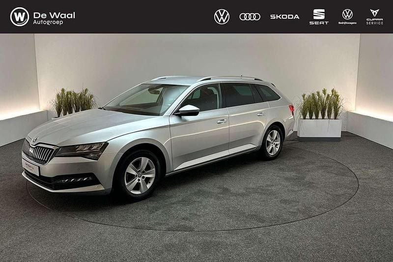 Zilver Gebruikt 2023 Skoda Superb Business Line Stationwagen | € 29.395 (Super prijs) - Afbeelding 1/3