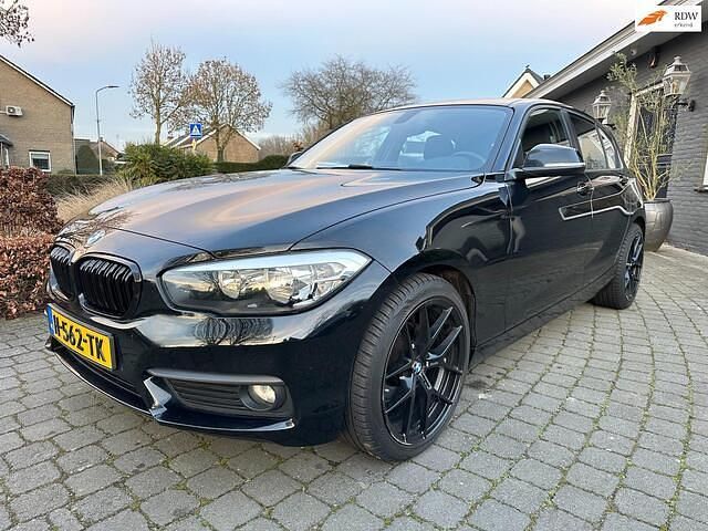 Zwart Occasion 2016 BMW 118 Executive Hatchback | € 9.900 (Goede deal) - Afbeelding 1/4