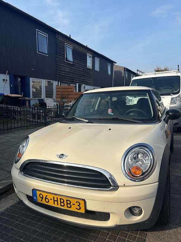 Beige Gebruikt 2008 Mini ONE Hatchback | € 1.000 (Super prijs) - Afbeelding 1/4