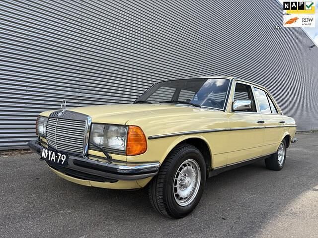 Geel Gebruikt 1976 Mercedes E280 Sedan | € 8.999 - Afbeelding 1/4