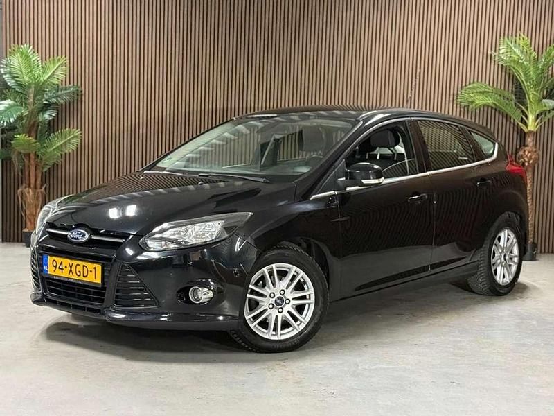 Zwart Gebruikt 2012 Ford Focus Titanium Hatchback | € 3.750 (Eerlijke prijs) - Afbeelding 1/4