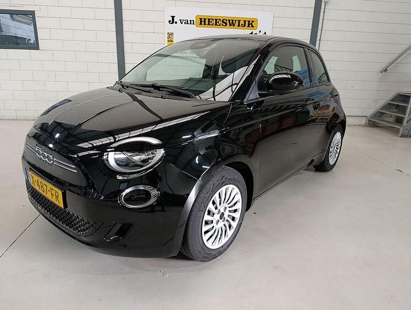 Zwart Occasion 2023 Fiat 500e Urban Hatchback | € 15.950 (Super prijs) - Afbeelding 1/4