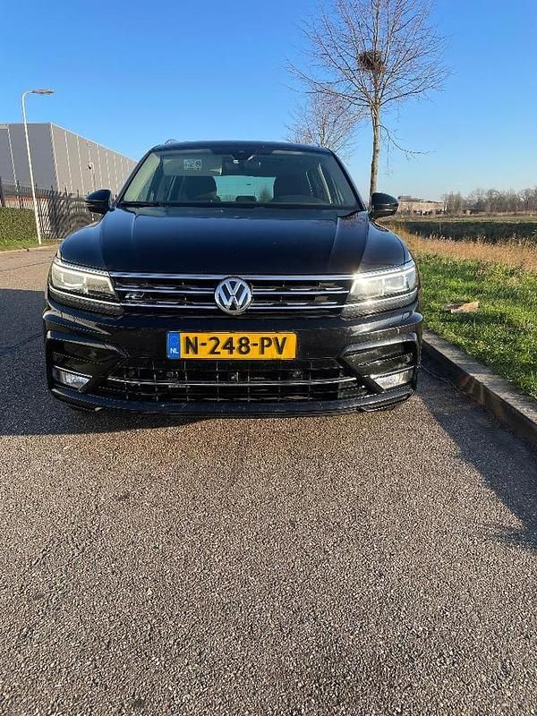 Gebruikt 2016 VW Tiguan R-line SUV | € 13.999 - Afbeelding 1/4