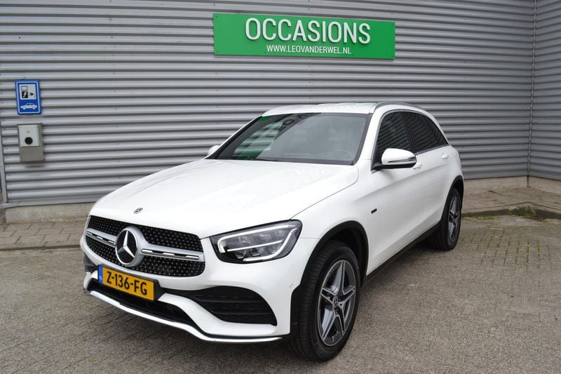 Wit Gebruikt 2020 Mercedes GLC300e AMG SUV | € 44.250 (Eerlijke prijs) - Afbeelding 1/4