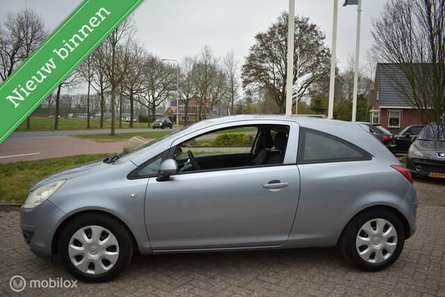 Grijs Gebruikt 2008 Opel Corsa Essentia Hatchback | € 1.499 (Goede deal) - Afbeelding 1/4