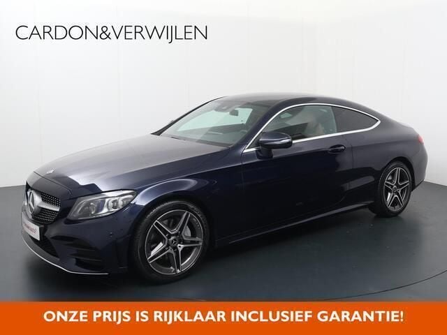 Blauw, metallic lak Gebruikt 2021 Mercedes C180 Premium Coupé | € 33.940 (Goede deal) - Afbeelding 1/4