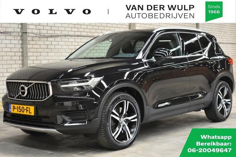 Zwart Gebruikt 2022 Volvo XC40 Inscription SUV | € 32.500 (Super prijs) - Afbeelding 1/4