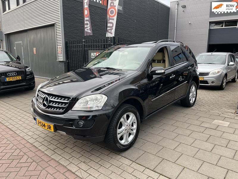 Zwart Gebruikt 2007 Mercedes ML320 SUV | € 9.999 (Eerlijke prijs) - Afbeelding 1/4