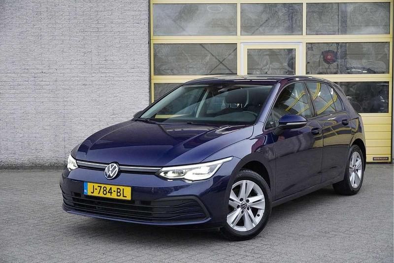 Occasion VW Golf VIII Business 131 PK (96 kW) 2020 Blauw Hatchback
