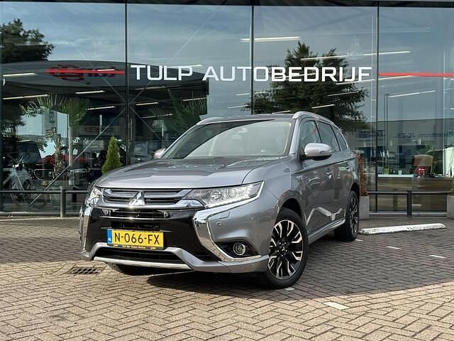 Grijs Gebruikt 2017 Mitsubishi Outlander SUV | € 17.990 (Eerlijke prijs) - Afbeelding 1/4