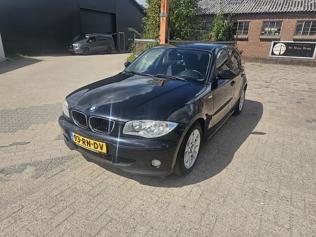 Zwart Gebruikt 2005 BMW 116 Executive Hatchback | € 2.250 (Goede deal) - Afbeelding 1/4