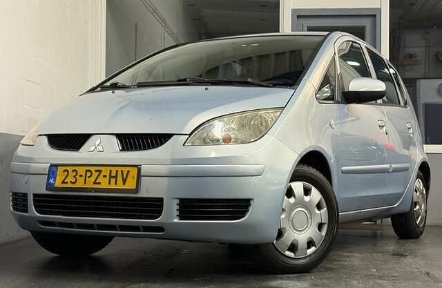 Blauw (metallic) Gebruikt 2005 Mitsubishi Colt Inform Hatchback | € 995 (Eerlijke prijs) - Afbeelding 1/4
