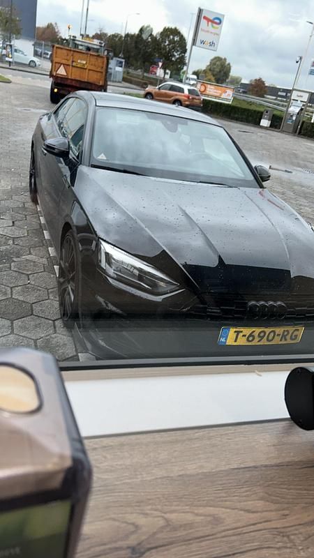 Zwart (metallic) Gebruikt 2021 Audi A5 Coupé | € 35.500 - Afbeelding 1/1
