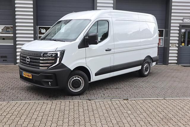 Wit Nieuw 2024 Nissan Interstar Van | € 29.900 - Afbeelding 1/4